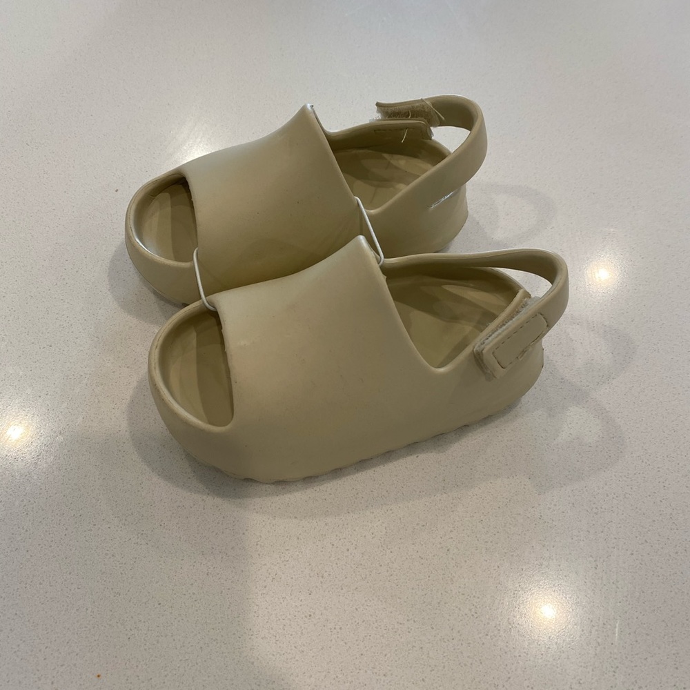 Yeezy inspired kids sandal! Sizes kids US 7-12